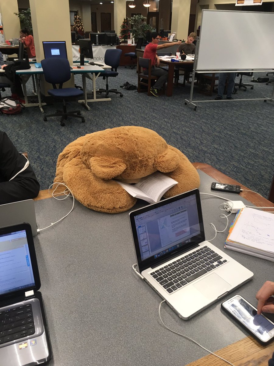 Ben_Upton5's tweet photo. Me at the beginning of the semester VS Me during finals week https://t.co/wyRdgLDjvM