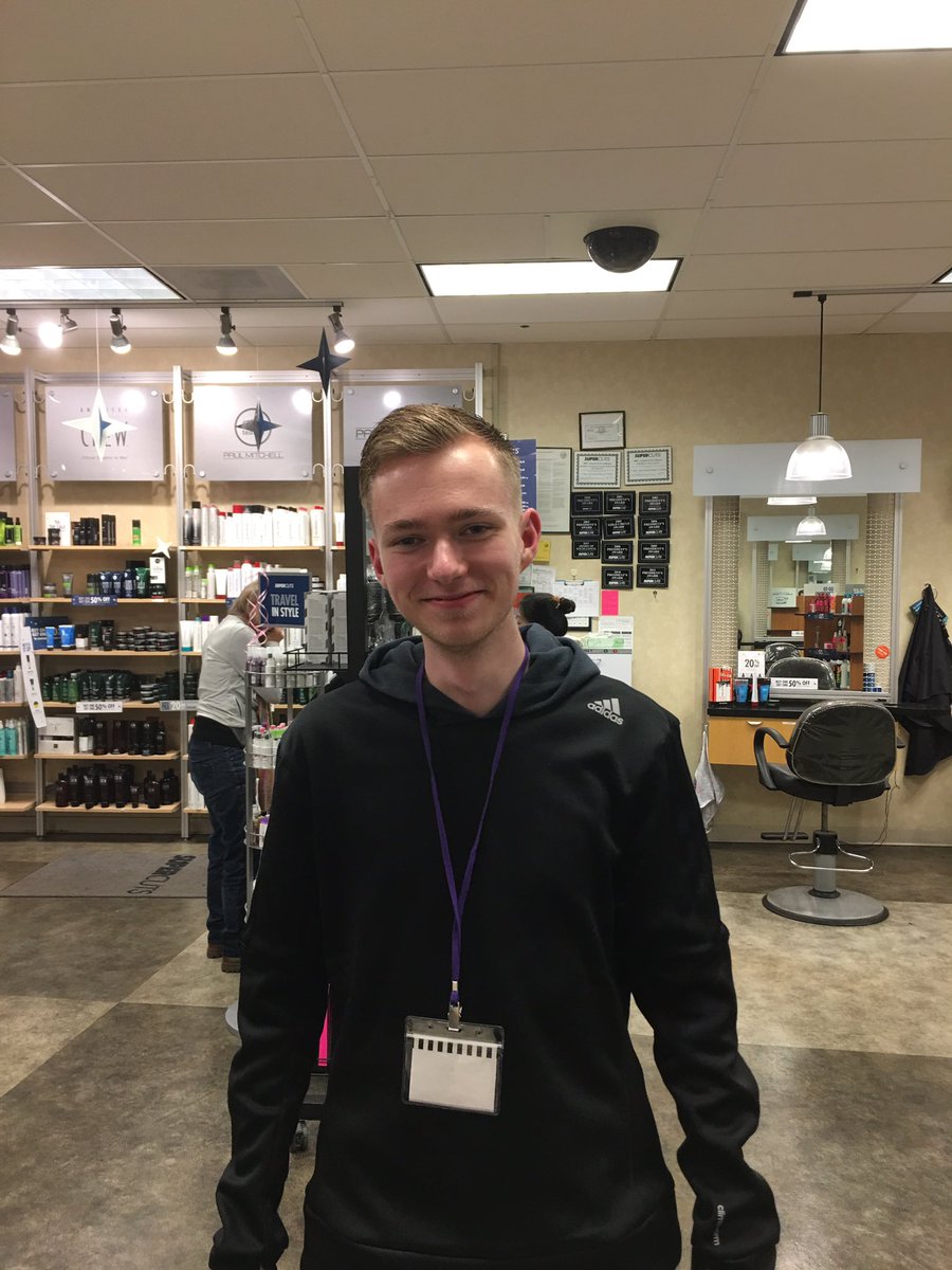 General's tweet image. If this tweet gets 1,000 retweets in 10 minutes, I will dye my hair emerald green right now. this is me right now.

I hate you Nudah.