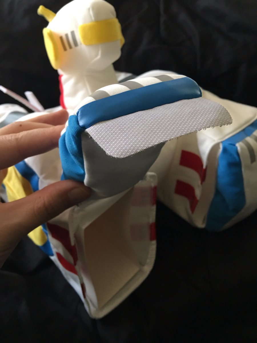 かたひと Sur Twitter 食料の買い出しに セブンイレブンに行ったら ガンダムの一番くじが ｂ賞の ホワイトベース型 ティッシュ ケース に強烈に惹かれたので 久々に一番くじを買ってみた これ 両サイドに１つずつティッシュを箱ごと収められるすぐれもの