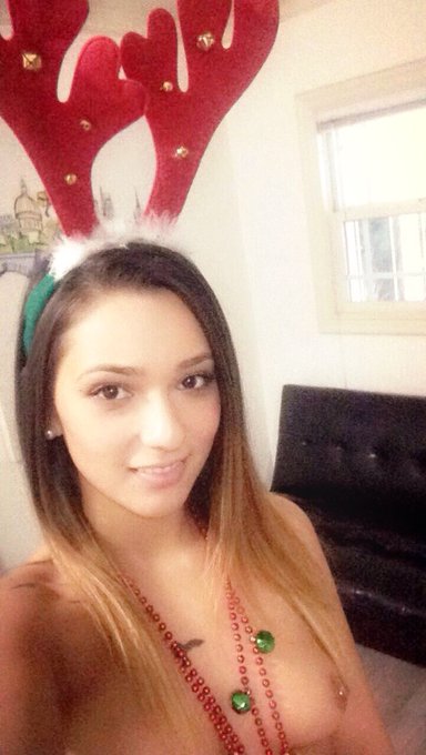 Feeling the Christmas spirit 🎁 https://t.co/wITGQeedWf<a href="/tag/newprofilepic"class="tags"><span>#newprofilepic</span></a>