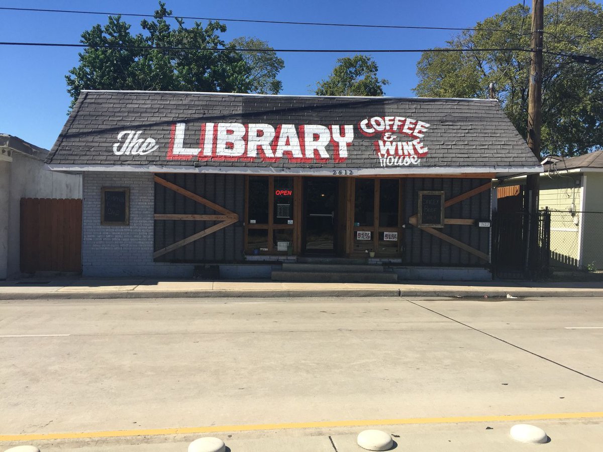 ExperienceTheH's tweet image. COOGS! If you're looking to hit the 📚, drop by @TheLibrary2612 near #UH. Gotta grind to shine. bit.ly/2fJpvWZ #ExperienceTheH #UH21