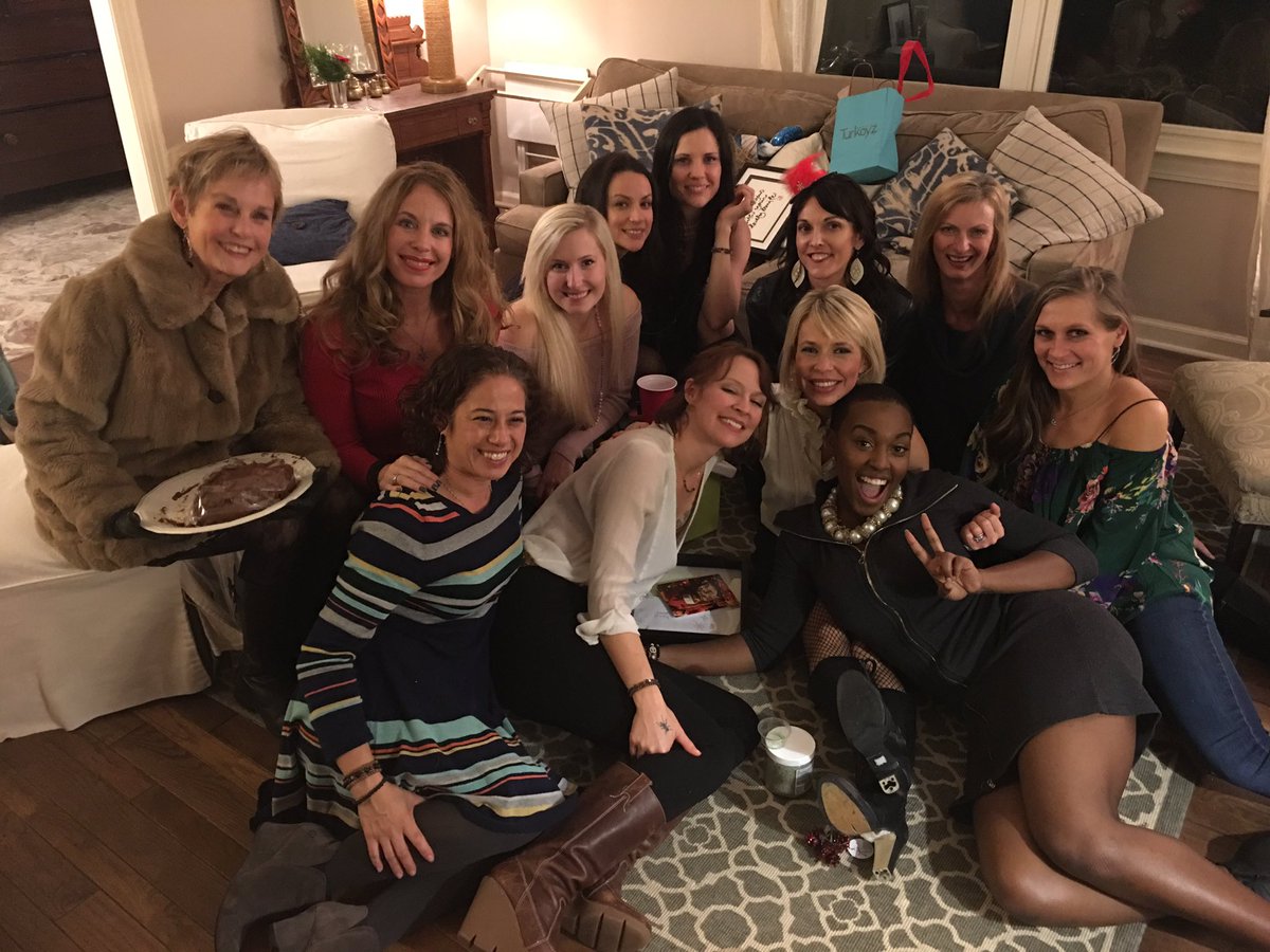 lisacaradine's tweet photo. Love these ladies @ southern star #Yoga #OfficeXmasParty https://t.co/yiF0qNFn9P