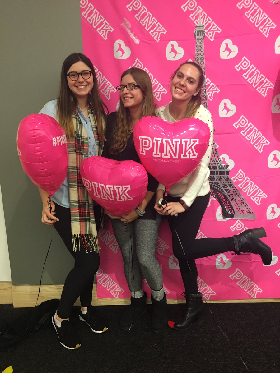 sabine_hutter's tweet photo. Yearly tradition of watching the VS show with @VSPINKMichigan https://t.co/E0uFqZ3CQN
