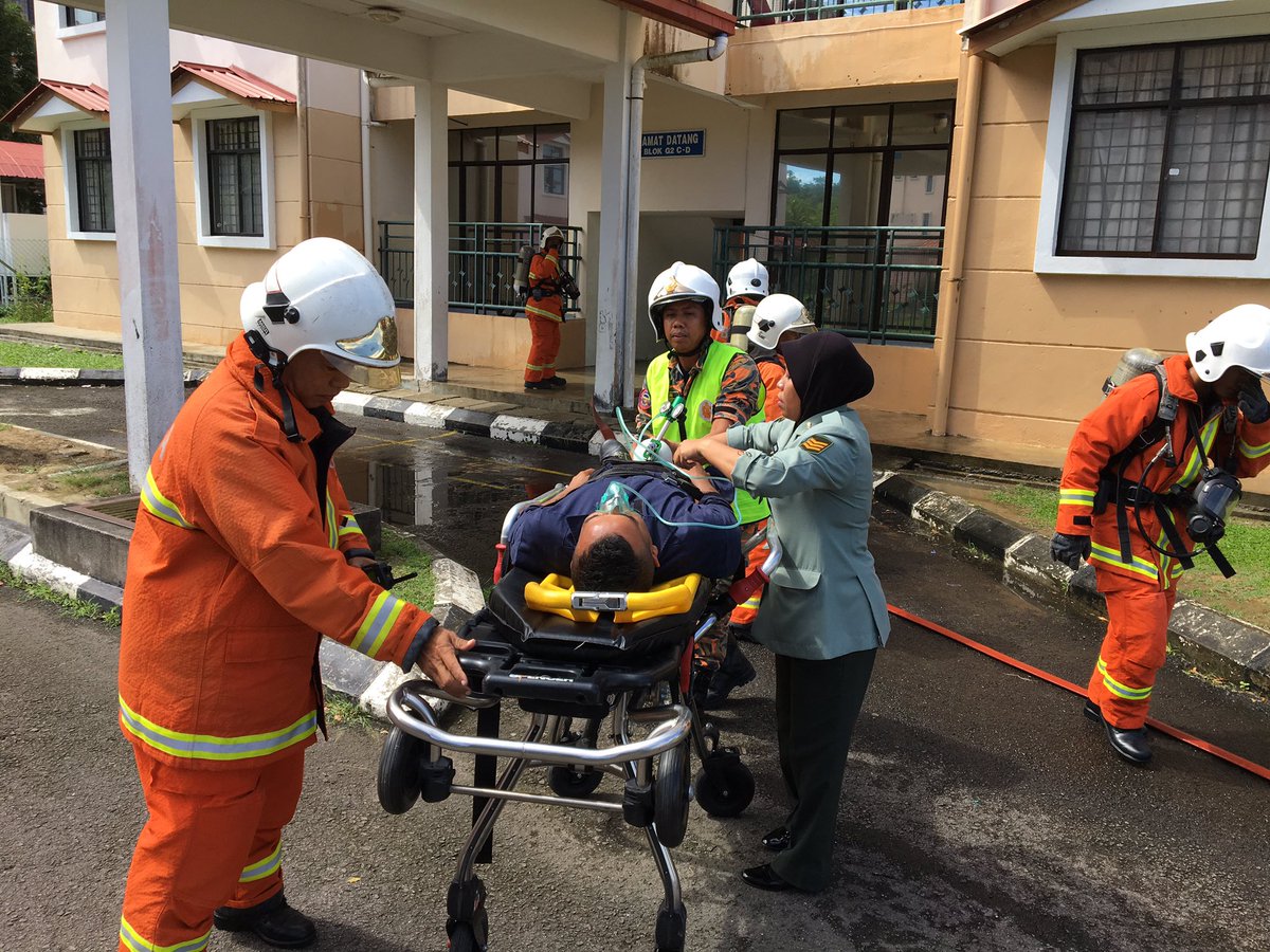 KDSM_PASKAL's tweet photo. Api! Api! Api! Lat Kebakaran berjaya dijalankn oleh #KDSMPeople @PDRMsia &amp; @bombaJBPM Semporna #kerjasama #NBOS @tldm_rasmi @mawilla2 https://t.co/xWE5dSj49A