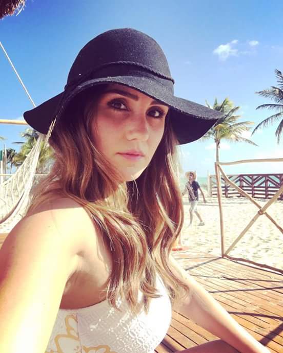 phenrique1994's tweet photo. @DulceMaria Feliz Cumpleaños, deseo a ti muchas bendiciones y te quiero mucho y muchos besos a ti Dulce 💜 https://t.co/5o4NfhyGtY