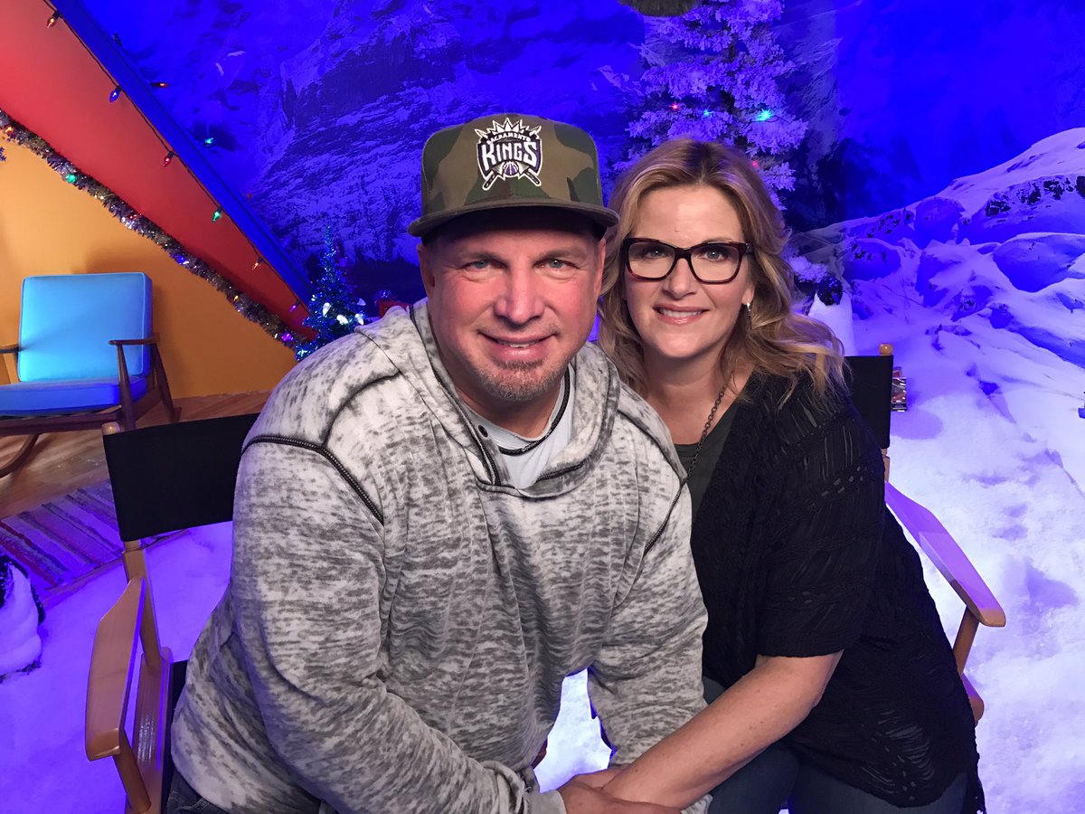 Christmas Together on Inside #StudioG with the Queen! love, g  Watch here: bit.ly/2gWLCGH https://t.co/XfRp3d9Ms3