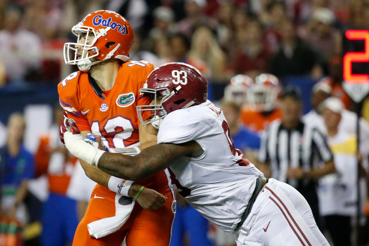 NCAAFootball's tweet photo. Alabama's Jonathan Allen won the Nagurski Award, given to the top defensive player in the nation https://t.co/Avy3qL1QYu https://t.co/nTtguUu4AC