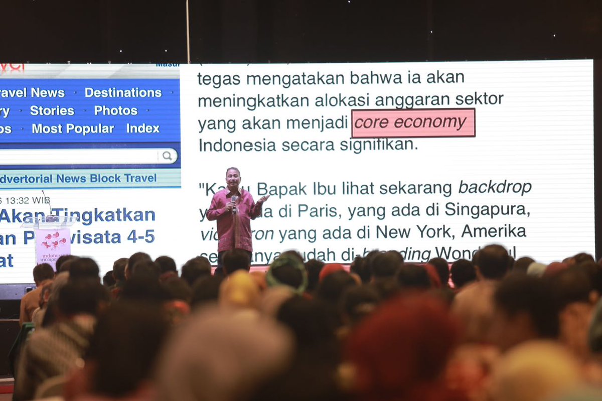 KemenPariwisata's tweet photo. 2). Menpar @ir_ariefyahya memberikan paparan pada acara Rakornas Pariwisata ke-IV di Ballroom Sultan Hotel, Jakarta (6/12) #RakornasparIV https://t.co/tqv2SSErEN