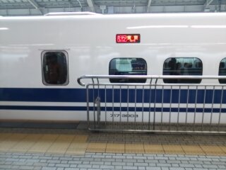 kodama682a's tweet photo. 新大阪にて～
ひかりやこだまや、臨時のぞみも平日だけど２連続！
#650A #700系C38編成
#9307A #700系C40編成
#463A #700系B8編成
#9309A #700系C55編成 https://t.co/mj26NATfVe