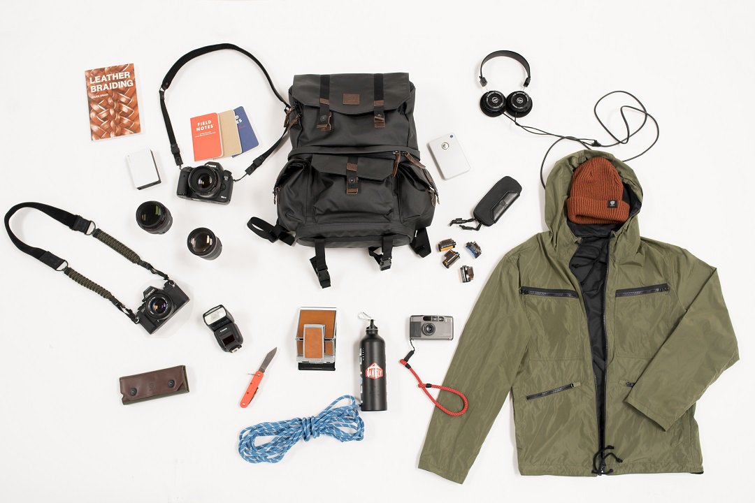 CarryologyStore's tweet image. Evan Lane, photographer and founder of @LanglyCo, shares a peek inside his #carryessentials...