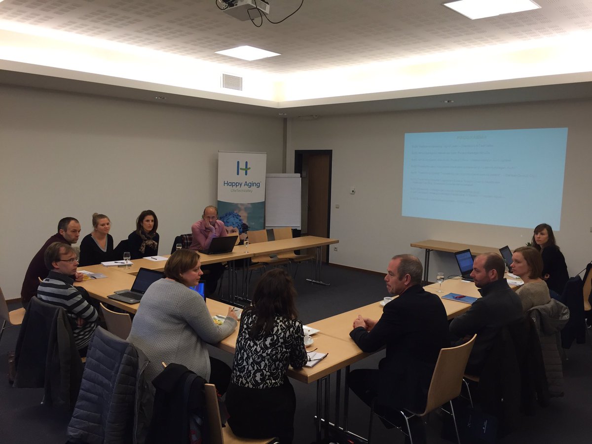 HappyAging_'s tweet photo. Ondergedompeld worden in logistiek in de zorg tijdens ontbijtsessie #carelogistics #happyaging https://t.co/Jxdv5CZ2oJ