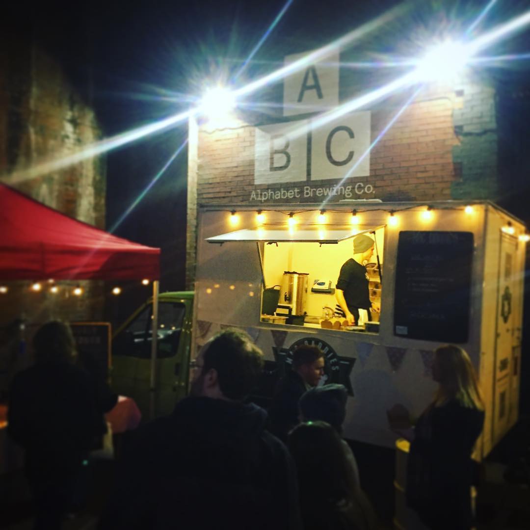 Follow &amp; RT to win...

1 X GRUB FROM EACH TRADER!
5 X BEER!

#GRUBFoodFair <a href="/AlphabetBrewCo/">Alphabet Brew Co</a>