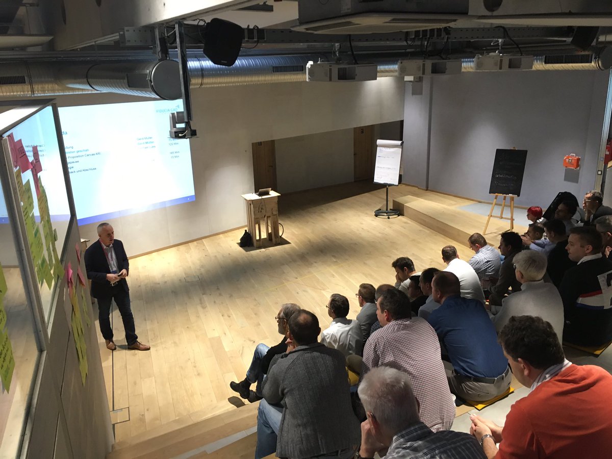 Bereichsmerring ARI im #Freiraum #fiduciagad sehr lebendig mit vielen Menschen