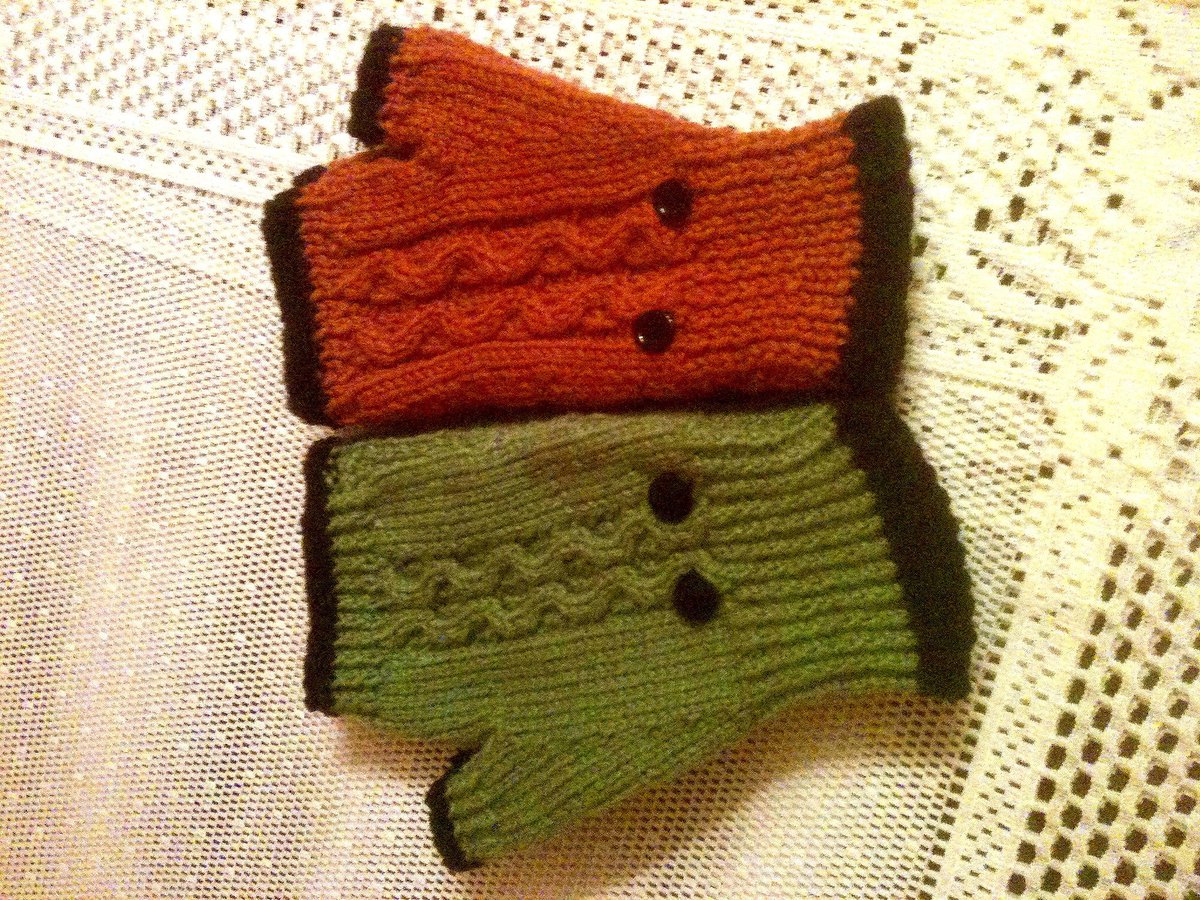 DeBeauvoirAssn's tweet photo. Pat Moor's lovely knits are guaranteed to keep you warm this winter! #DBAxmasfair ❄️ #WinterWarmers #ShopLocal https://t.co/p36NkLuZkr