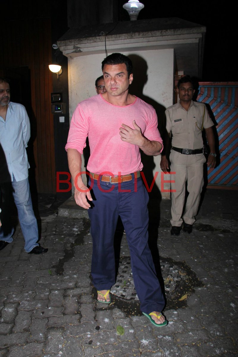 BOCLive's tweet photo. .@SohailKhan spotted at #DeannePanday's Birthday bash
#BOCLIVE #BusinessOfCinema #Bollywood #SohailKhan #DeannePanday https://t.co/ZfsOcLNvMf
