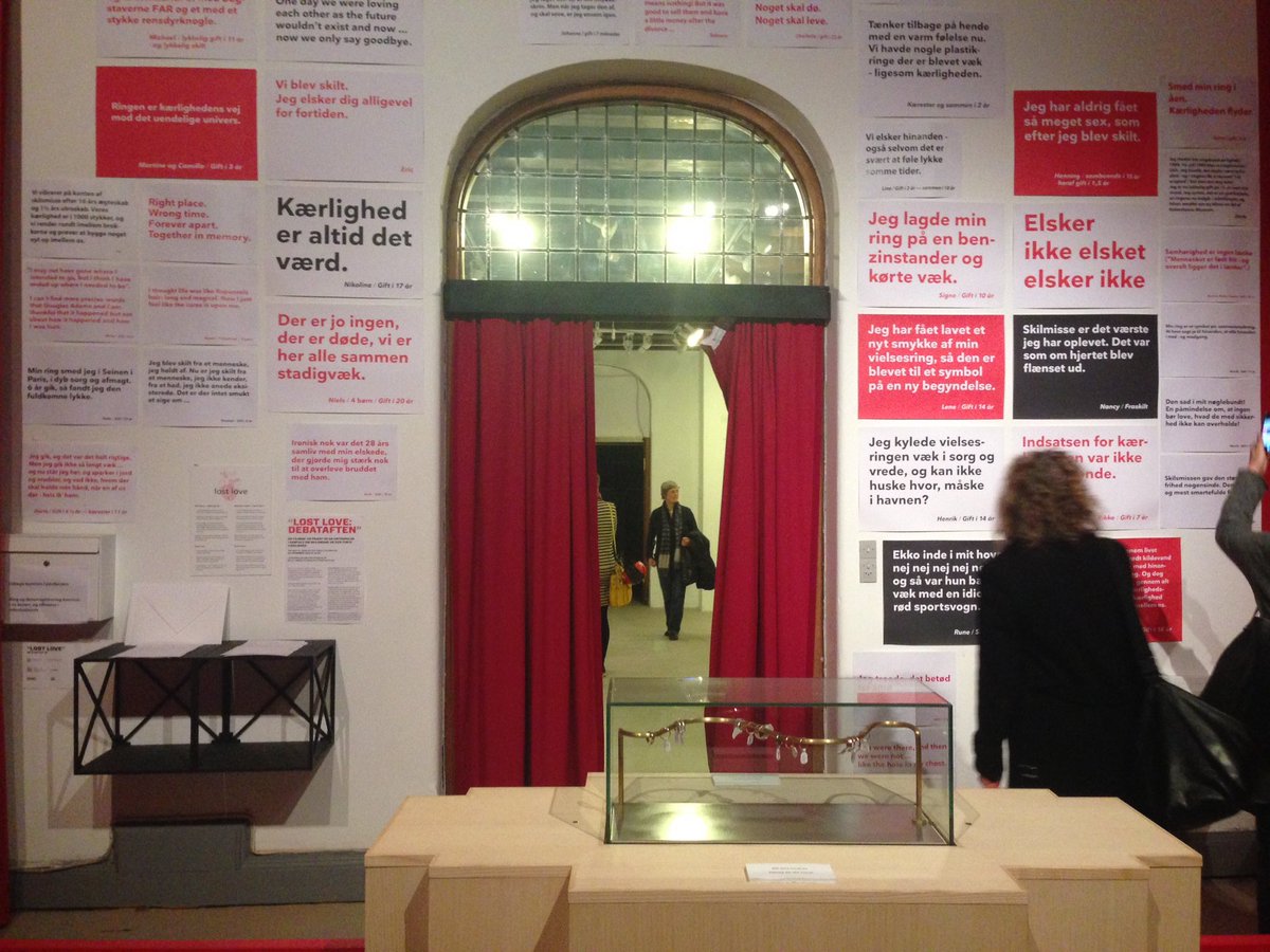 DeaBirkett's tweet photo. Moving installation abt divorce @Nikolajkunsthal. Visitors donate redundant wedding rings and thoughts abt love lost in mock chapel https://t.co/ZWK2WS7gNA