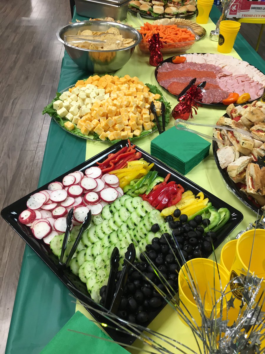 TheWebfootBar's tweet photo. Had a great UO Alumni & Student appreciation day!! #DucksNightOut Tasty snacks for shoppers๐ @theduckstore @DuckStoreWeb @Univ_Of_Oregon https://t.co/TgcbLcoZCW