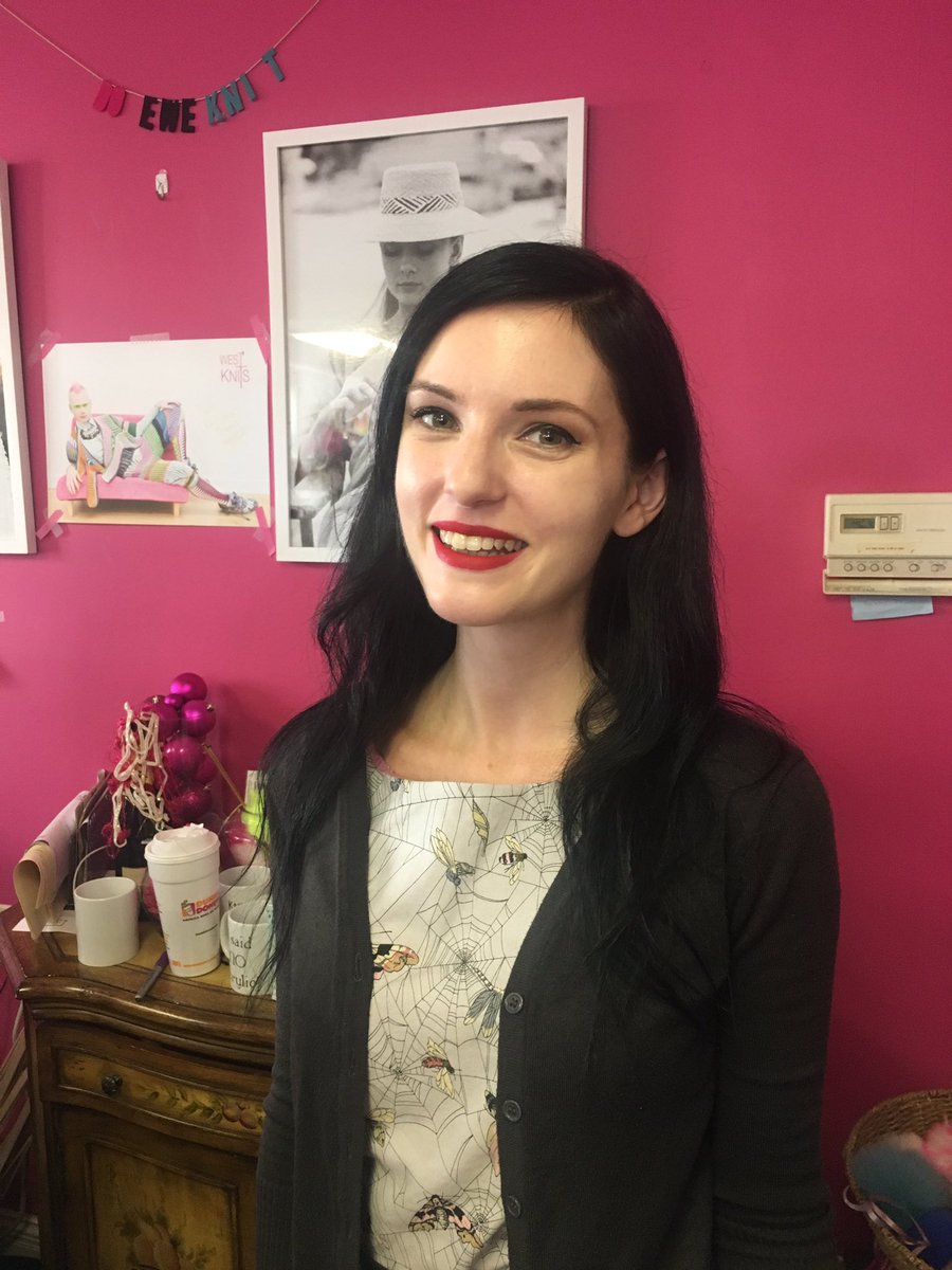 CommuknityFilm's tweet photo. Met Kristen of @Voolenvine. Great trunk show @DoEweKnit! Great gal! #knittersofinstagram #sewing #doeweknit #voolenvineyarns #knitting https://t.co/2vV9kYmhfj