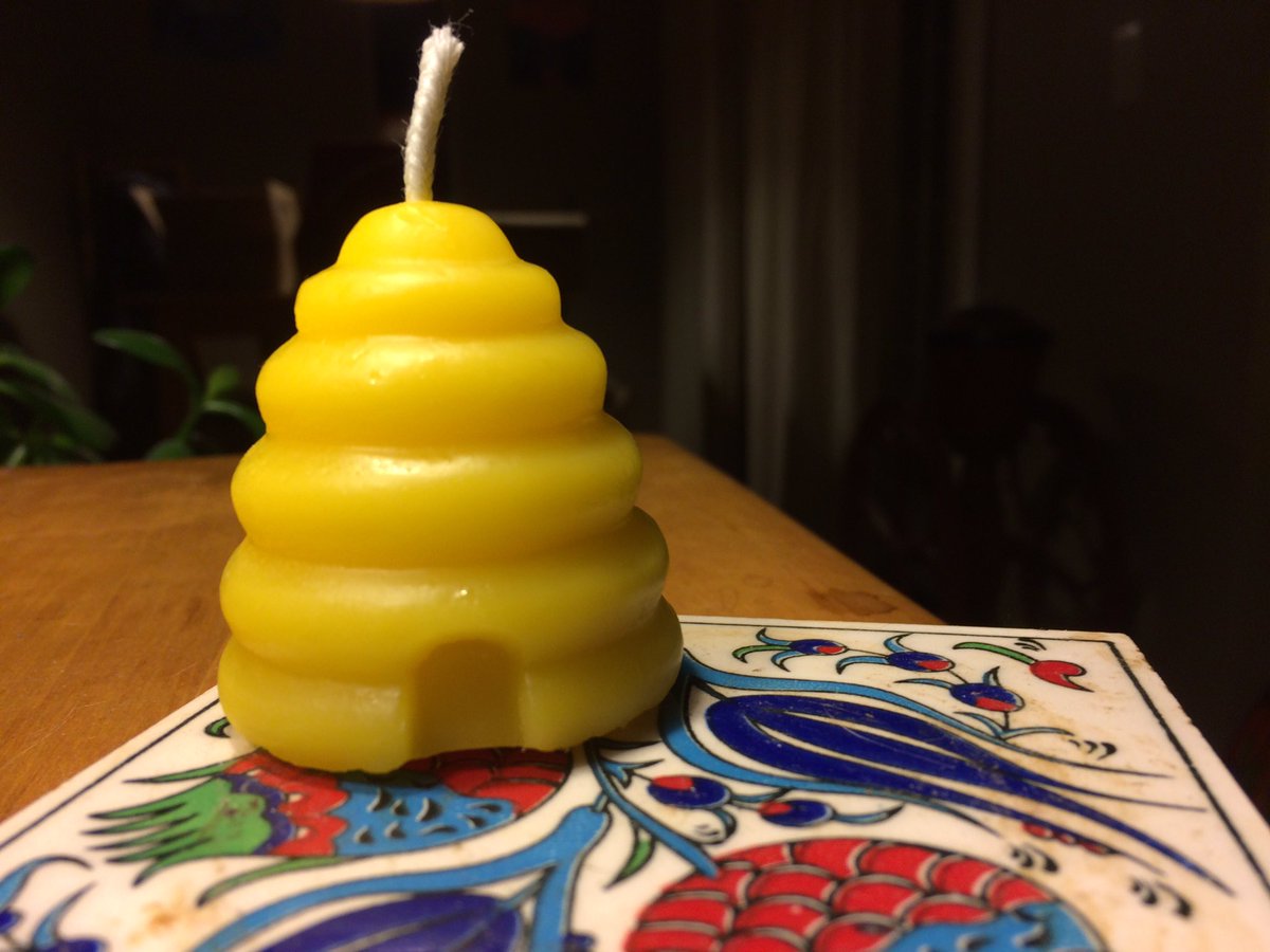 OlGrumpsHoney's tweet image. Transformed a square into a skep! #beemagic #beeswax