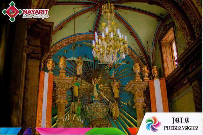 JalaMagico's tweet photo. En el altar mayor La santísima virgen de la Asunción rodeada de los siete Arcángeles bendicen y protegen a #JalaPuebloMágico https://t.co/sQX1BQOQNR