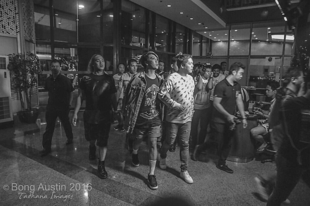 jetaimevgsg's tweet photo. SQUAD. 

#TSPGCallCenterTour https://t.co/iaULOvyAY9