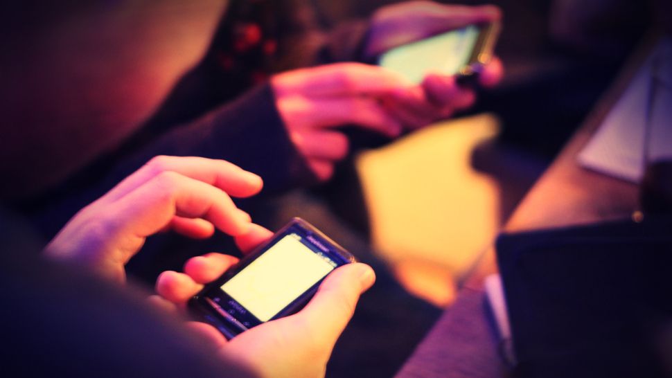 kimkomando's tweet photo. Don't let #stores and #airports #trackyourlocation #MobileLocationAnalytics https://t.co/hkS6dJ22aw https://t.co/eezBBn9uYD