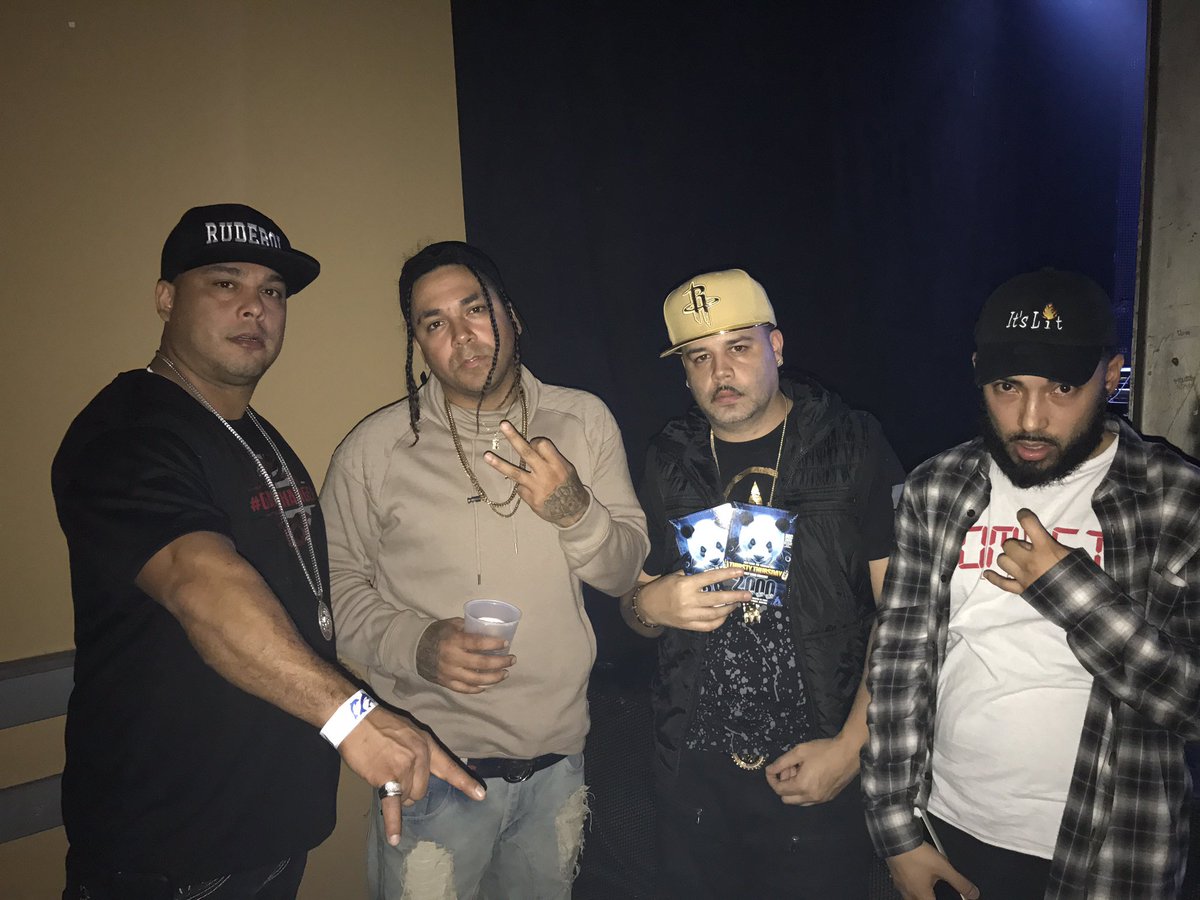 Djmassiv2k's tweet photo. With sum of my boiz 💯🙌🏼🔌@warehouselive @The_Vagabond_ #Whyjae #Concert #Djmassiv https://t.co/fv3CchcANh