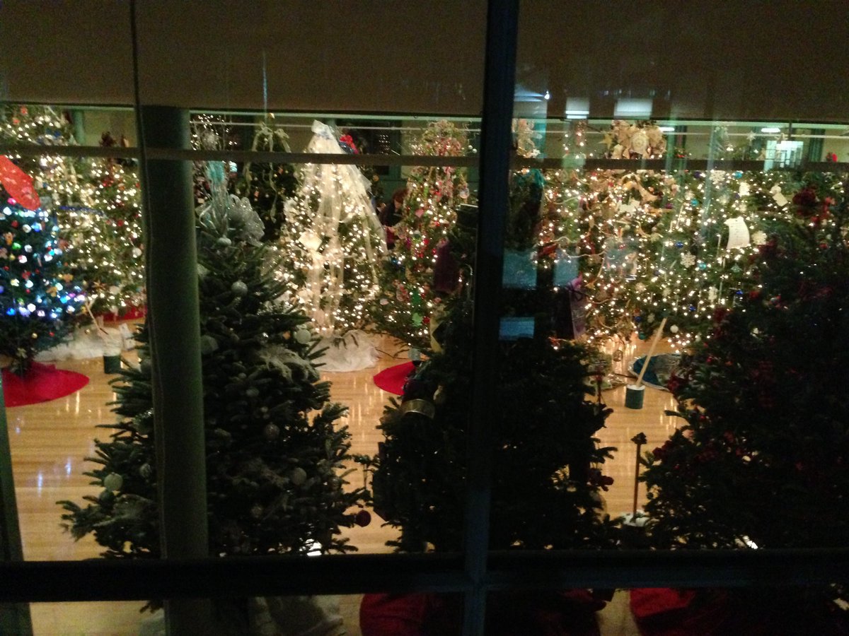 RingintheSeason's tweet photo. One week from today and Ring in the Season begins with Santa's arrival and the Festival of Trees. #exeternh #rits2016 https://t.co/CZ2gWQ0TNG