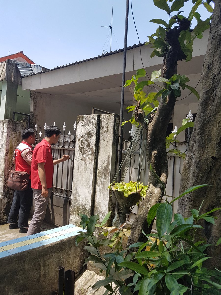 ustad_ok's tweet photo. CTB Kediri Hariz &amp; Yudi berjuang mencairkan tunggakan Perum Putih Permai Kediri @TelkomKediri #LivingTheTelkomWay #PejuangIndihome https://t.co/4OxqjYTjGP