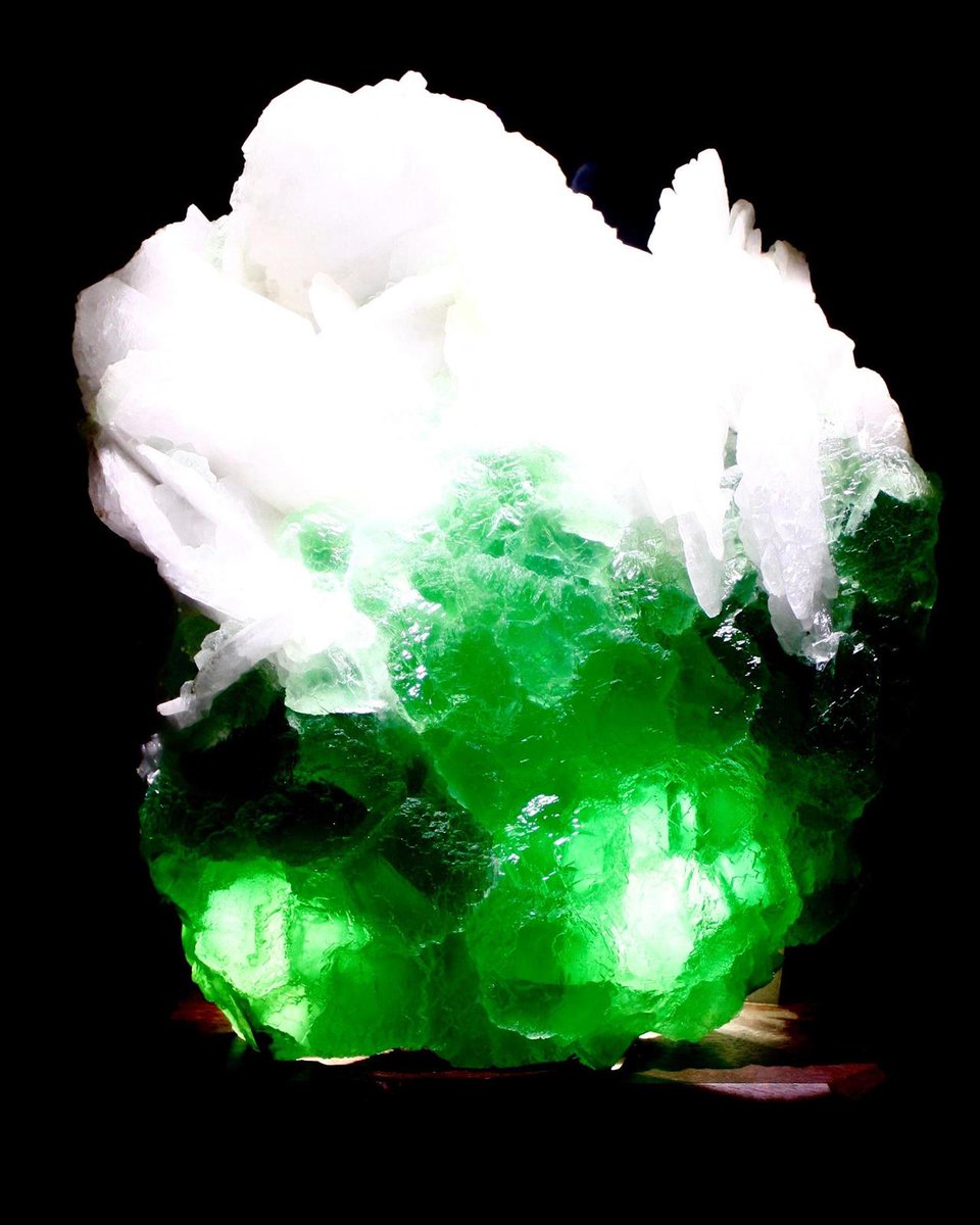 Solving the riddle of the glowing stones chemistryworld.com/opinion/solvin…