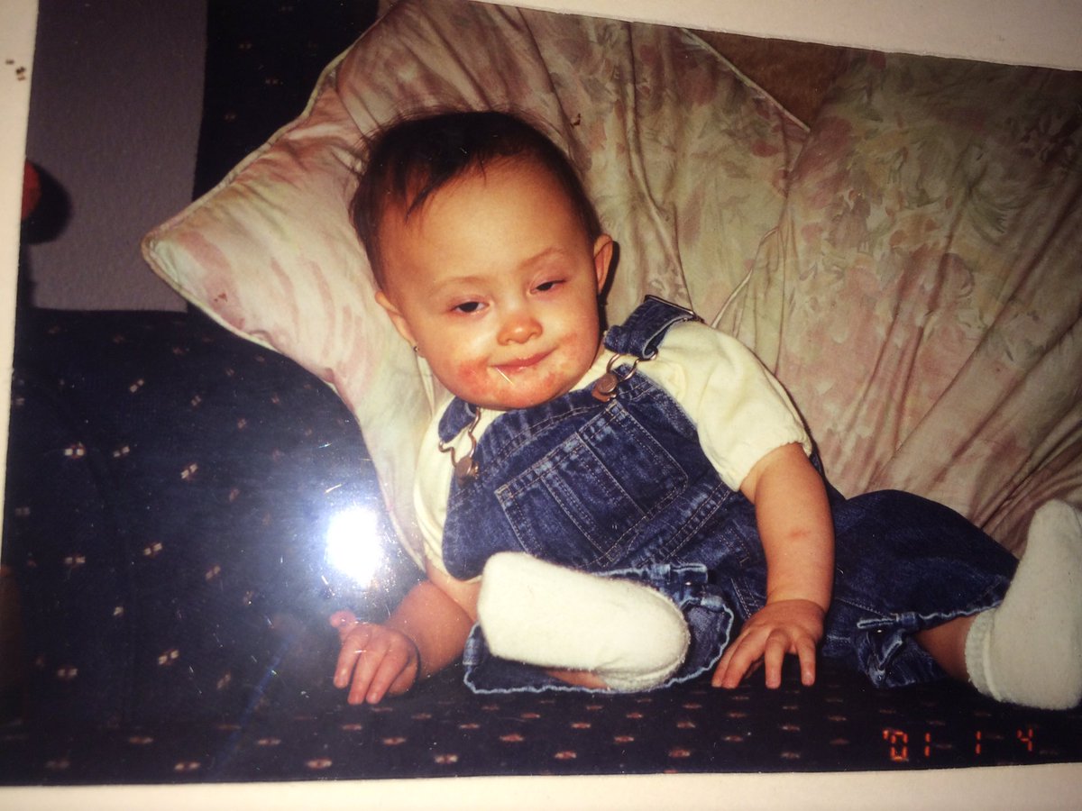 alyssa_keehan's tweet photo. #budchallenge because I glowed down. I used to be so sexy. https://t.co/OK4COM5Jb8