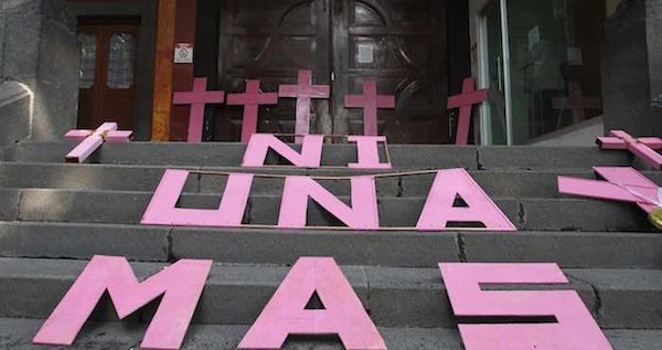 emeequis's tweet photo. El feminicidio se ubicó en la CdMx como la primera causa de muerte en jóvenes de 15 a 29 años: Inegi https://t.co/VCGn0czIbz https://t.co/Q2oSzAyZ5B