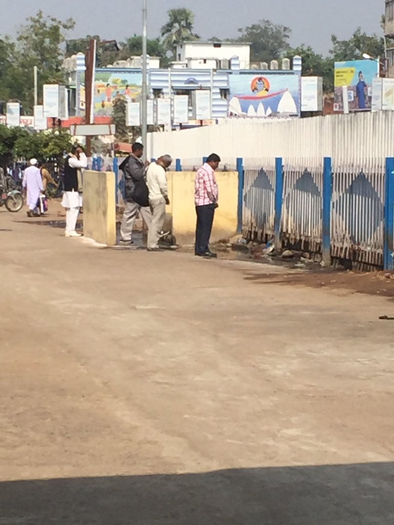 Jasidih Station platform no.-4 . Dosent have even a urinal on this platform. <a href="/RailMinIndia/">Ministry of Railways</a> <a href="/sureshpprabhu/">Suresh Prabhu</a>