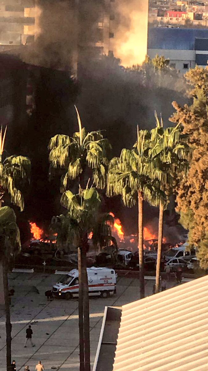 AdanaGundemi01's tweet photo. VALİLİKTE PATLAMA
Adana Valisi Mahmut Demirtaş Valilik otoparkındaki patlamaya ilişkin "Patlamada 2 vatandaşımız öldü 16 kişi yaralandı"dedi https://t.co/ZOWbad47fO