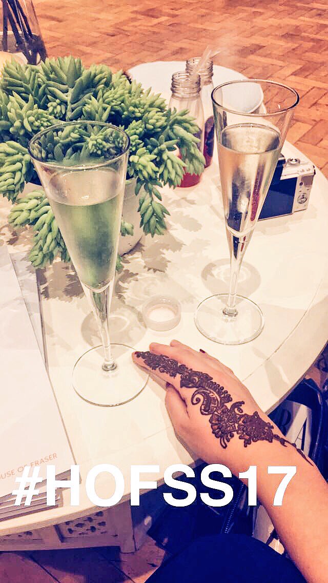 AnitaFosen's tweet photo. Henna and champagne? Yes please ๐๐ผ๐พ Had such a lovely time at the #HOFSS17 press day, thanks for having me @houseoffraser @mediaworksuk ๐ https://t.co/Ny2ImJxDDx