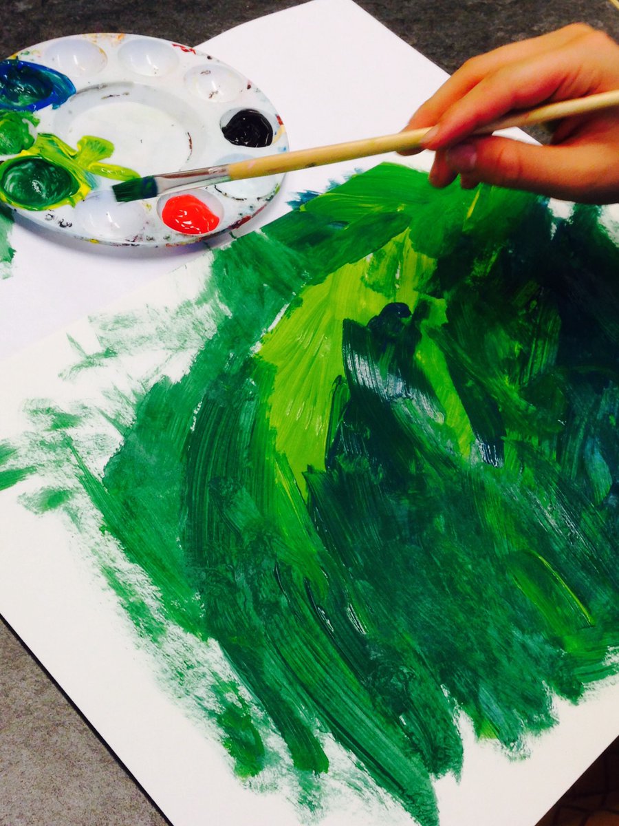 TomasNanne's tweet photo. Hands on på #edsbergsskolan S4 "förmedla en känsla genom bildskapande arbete" #konst #måleri #särskolan #sollentuna https://t.co/lVER0uLeqp