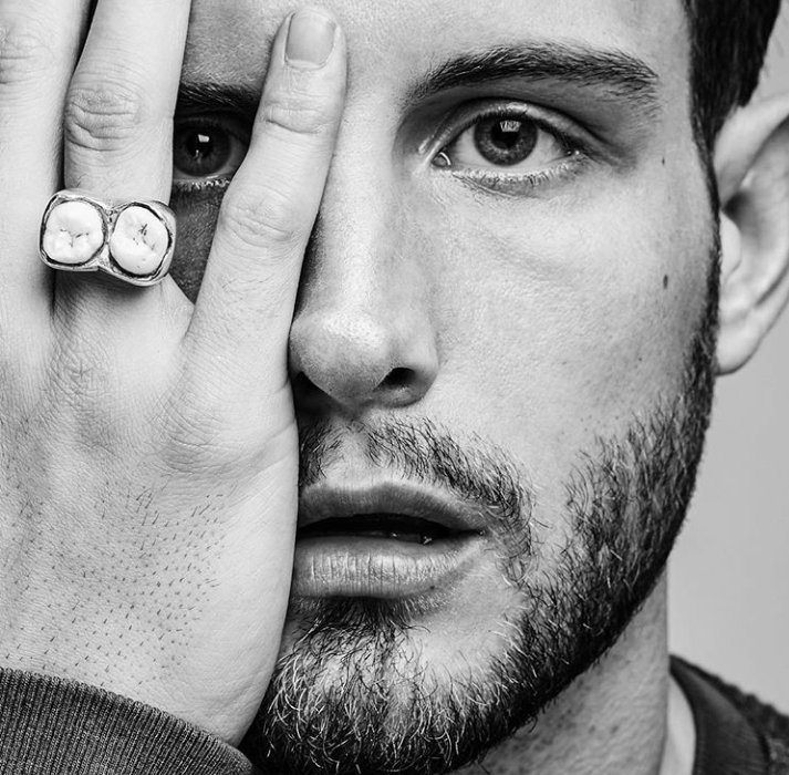 —; no te vayas a enamorar.