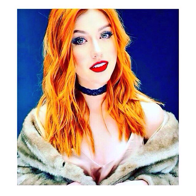 miacart00's tweet photo. ✨🌸 
#katherinemcnamara #Shadowhunters #clary https://t.co/Kq9nOAoPfZ