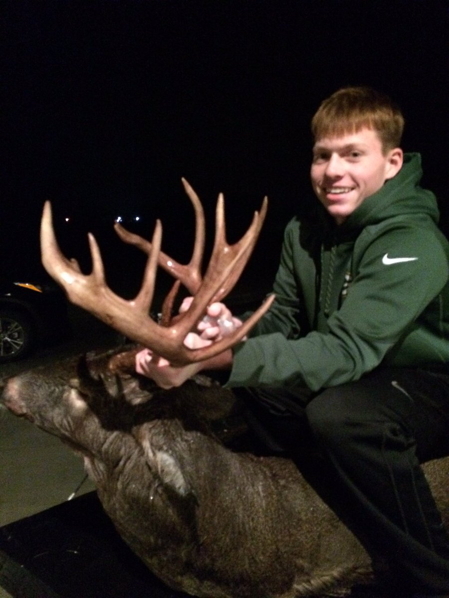 WaupacaOutdoors's tweet photo. Got the biggest deer on the land!  Hello Loppy!!  #waypacawhitetails #whitetail #qdm #studbuck https://t.co/gPRJ2vgsiQ