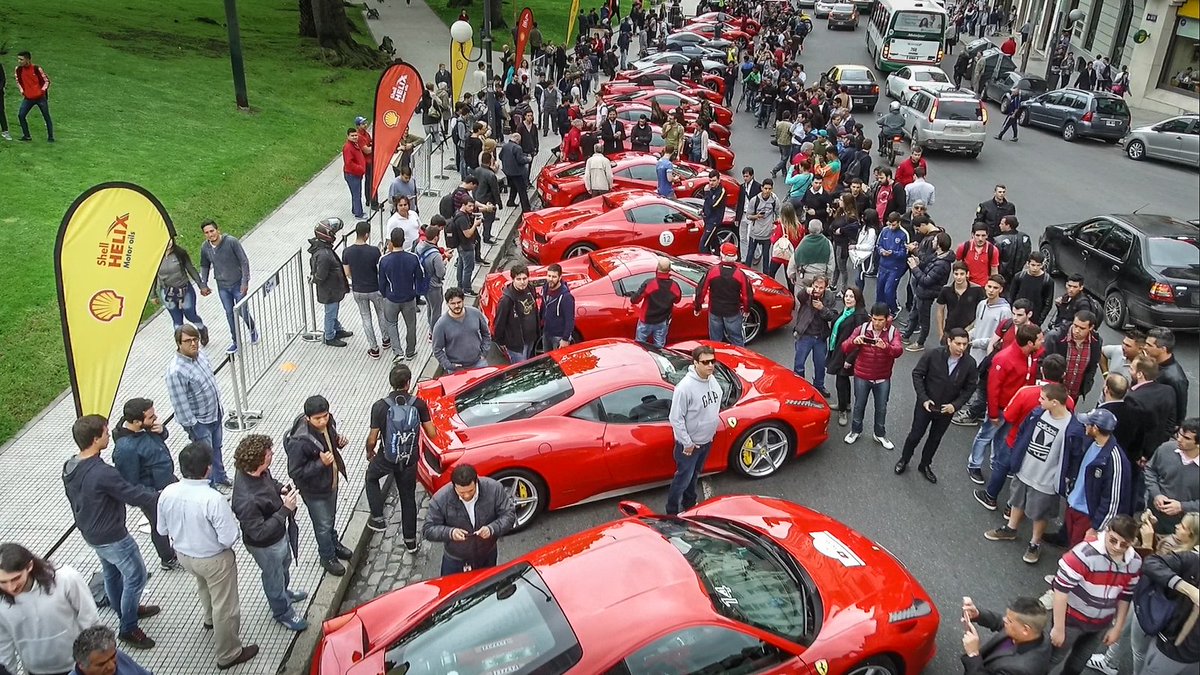 FerrariClubChil's tweet photo. Pasión en Buenos Aires por el paso del Incontro @FerrariClubAR @gcba @ATodoMotor https://t.co/PLuja49an7