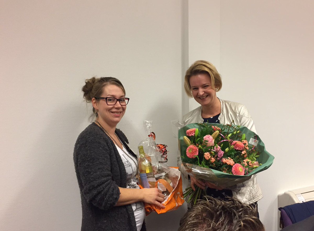 BNIRavel's tweet photo. @OndernemeninEde wordt in het zonnetje gezet omdat ze de beste accountmanager van het jaar is! https://t.co/GjWFGRMQE7
