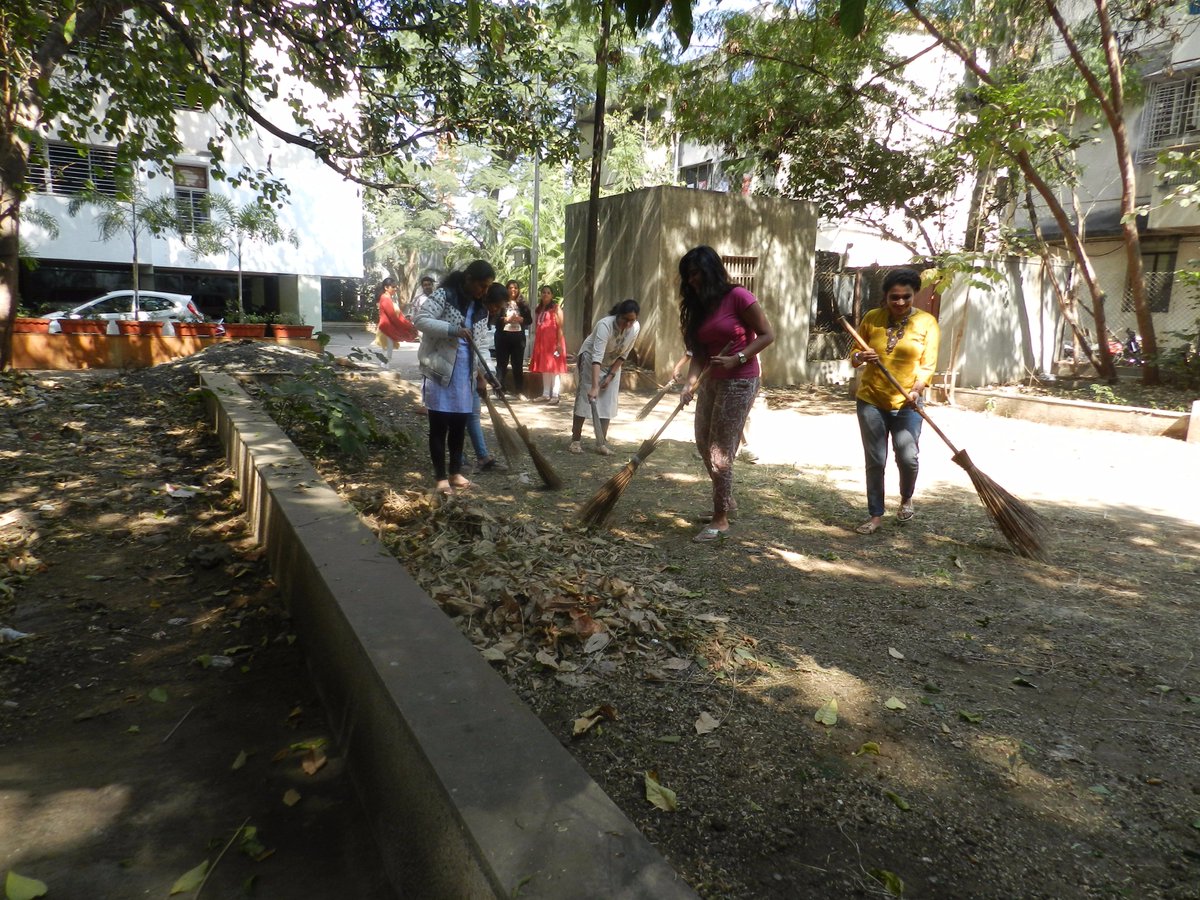 Invest_Lunkad's tweet photo. @narendramodi the employees at @Invest_Lunkad Investments joined hands to take forward you vision of #SwachhBharat #MyCleanIndia #NaMo #Pune https://t.co/7AmRb1CaDI