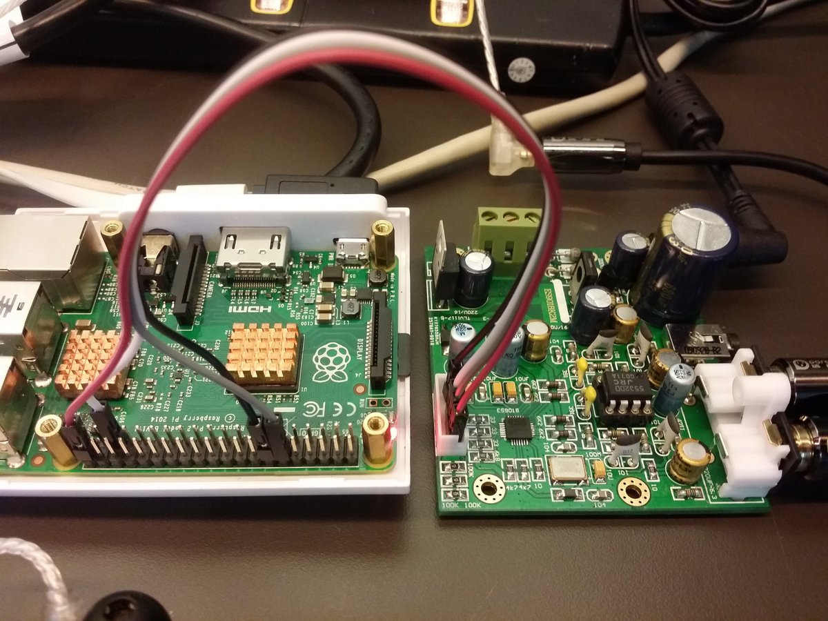 ryan_j23's tweet photo. #ES9018K2M の48元DAC、#RaspberryPi 用という訳でも無いので、ピン単位で接続、電源も9Vを別途供給。結果として #Volmio 系では24bit以上ハイレゾじゃないと再生出来ない罠も、その音は有り余るハイパワー感。 #I2S #RuneAudio https://t.co/FClg0kxliN