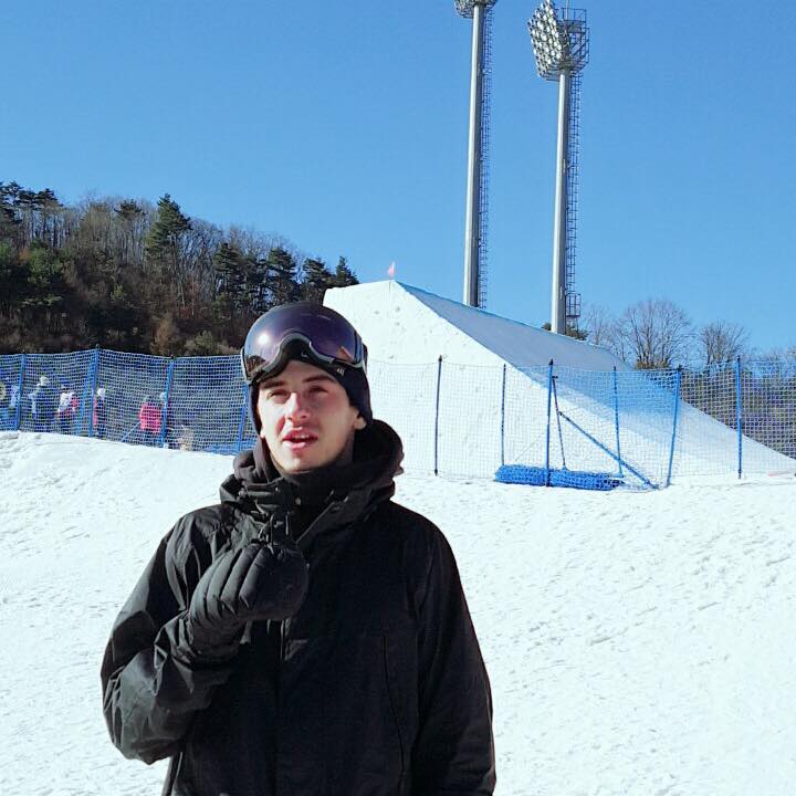 testevents_pc's tweet photo. Just met a star player @markmcmorris! Wish him the best for tomorrow! #SnowboardWorldCup #HelloBigAir More at: https://t.co/E921USPSF2 https://t.co/HObrxbgZEf