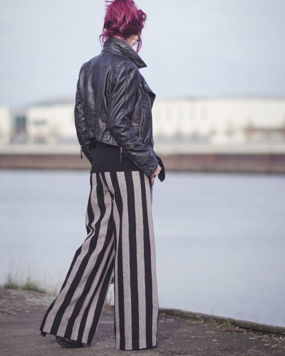 momenchants's tweet photo. Neuer Blogpost❤ Eine Marlene Hose und dann auch noch mit Blockstreifen! #momentsenchanteurs #marlenehose #burdastyle #sewing #fashionblogger https://t.co/RMiAknNMW4