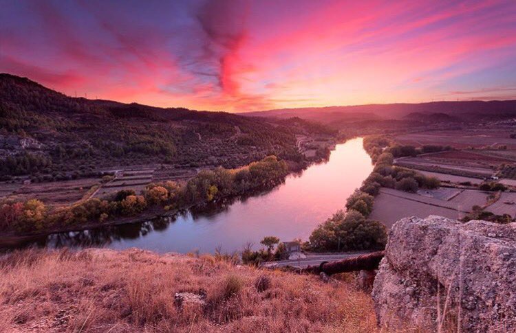La llum de tardor a la #RiberadEbre 🍁La luz del otoño en la Ribera d'Ebre. 📍Ibèric de Sant Miquel de #Vinebre. ©yotames a #Instagram.