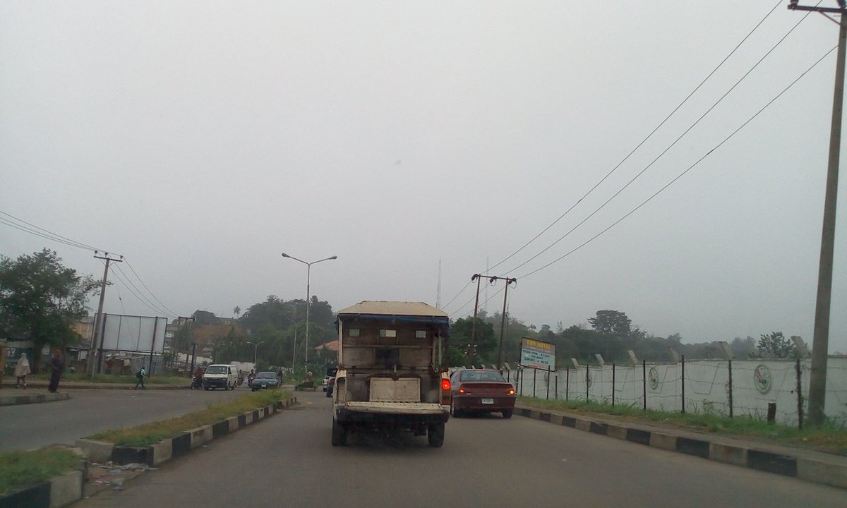 trafficbutter's tweet photo. If u are ff dis #SecurityVan how does d officer expect u 2 knw his direction? #ChangeBeginsHere https://t.co/b0IujzUKXR VIA @ibcityannouncer