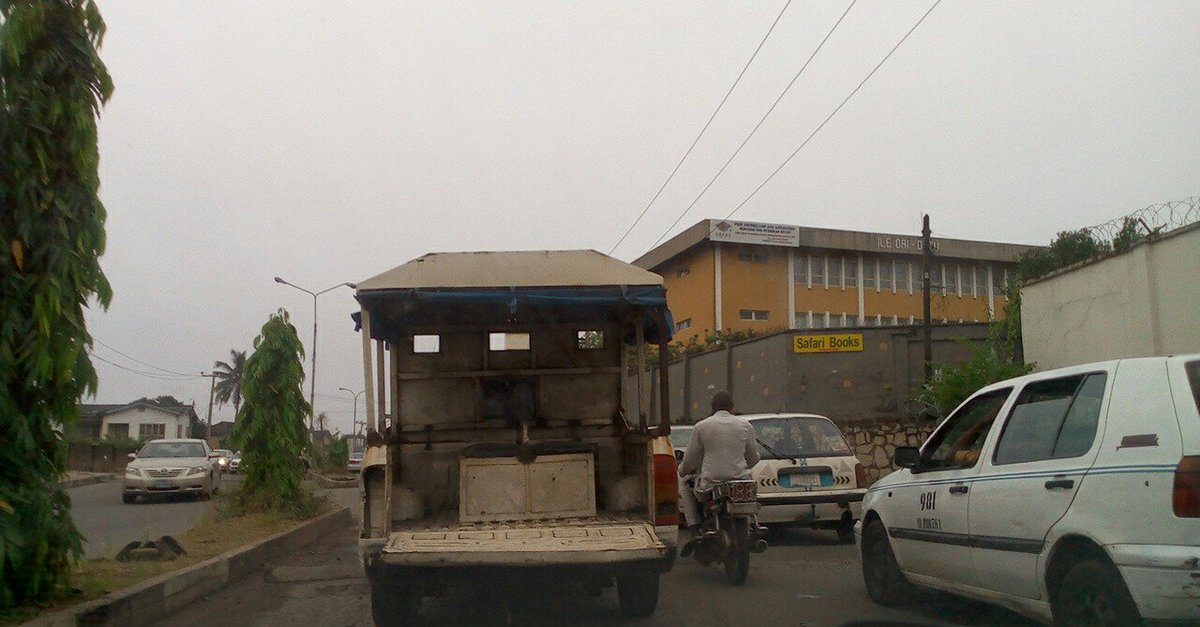 trafficbutter's tweet photo. If u are ff dis #SecurityVan how does d officer expect u 2 knw his direction? #ChangeBeginsHere https://t.co/b0IujzUKXR VIA @ibcityannouncer