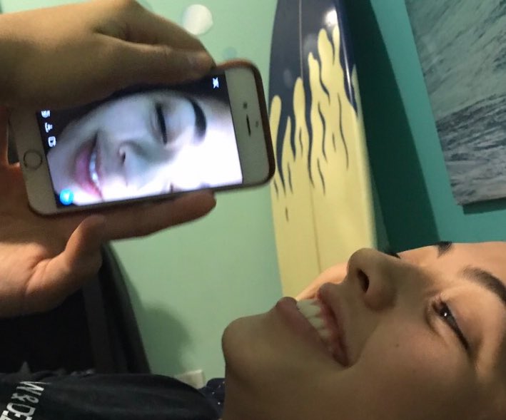 madisonrabrown's tweet photo. Me: "Who you smilin' at your phone for B?" https://t.co/4dlHjeUvBg