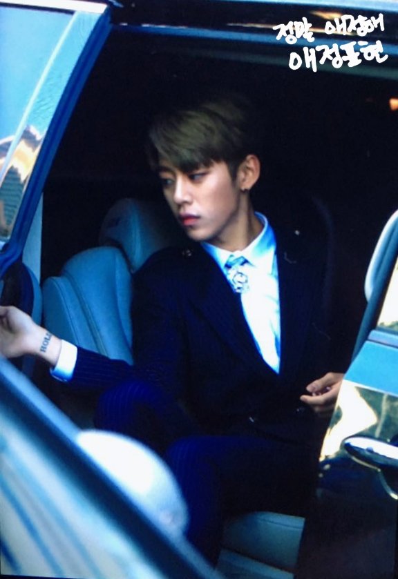 affection_DH's tweet photo. 161124 컬투쇼 퇴근
완댜님 완댜풀한 퇴근.... 
#BAP #대현 @BAP_Daehyun https://t.co/JCxzhz1LPK